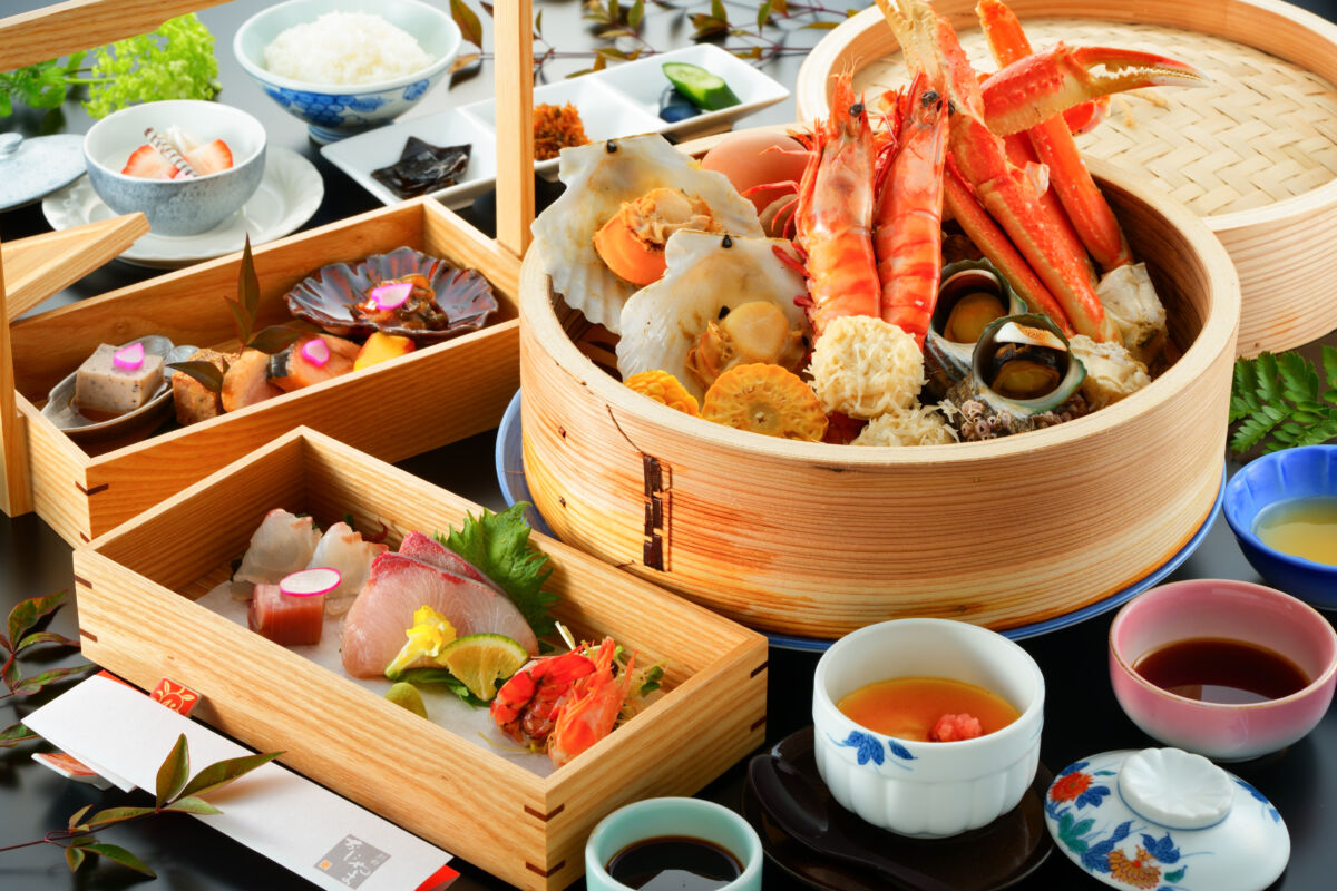 おにやま名物といえば★食べる温泉！蟹・さざえの「豪快地獄蒸し」